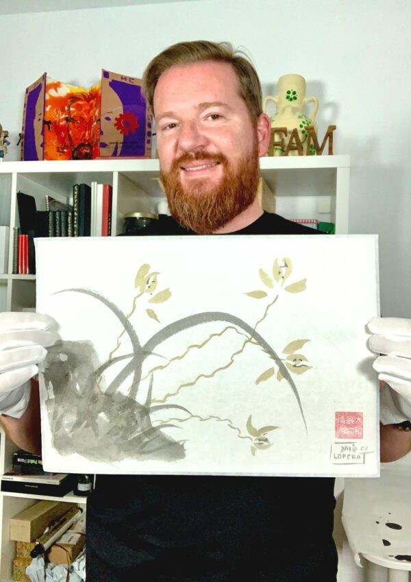 Cuarteto de orquídeas salvajes. Sumi-e. Tinta china sobre papel de arroz. David Lopera Gómez mostrando obra